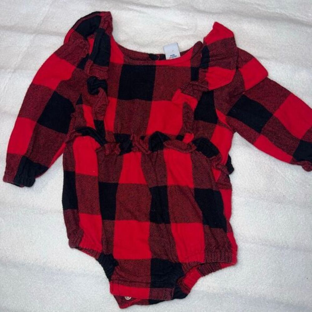 Baby girls size 3-6 months (6 months) clothing
